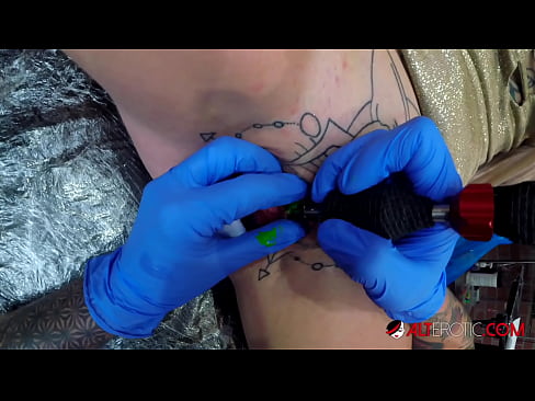 ❤️ Ekstreem tattooed hottie Sully Savage krige in tattoo op har klitoris Porno vk by porno fy.slowheat.top ❌️